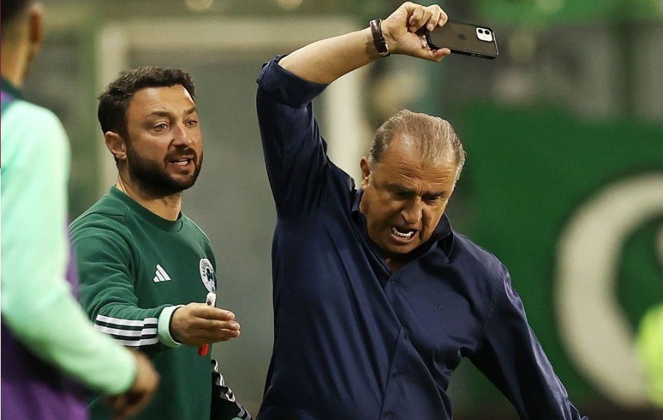 Panathinaikos yine kaybetti: Fatih Terim çıldırdı, sinirden telefonunu fırlattı