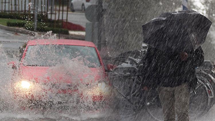 Meteoroloji il il uyardı: İstanbul dahil çok sayıda kentte sağanak yağış!