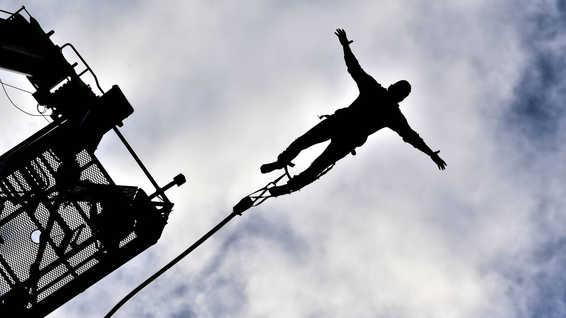 23 yaşındaki genç, bungee jumping yaparken havada kalp krizi geçirdi