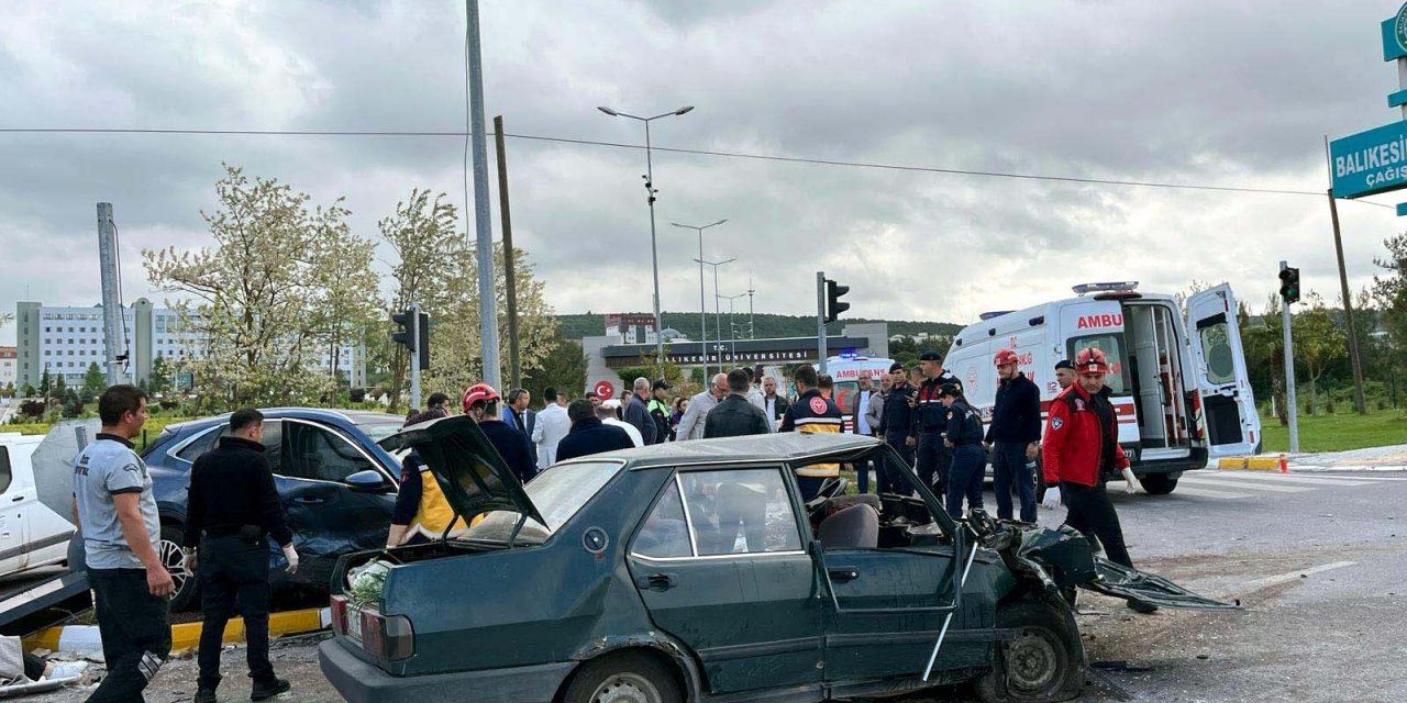 Balıkesir'in Altıeylül ilçesinde trafik kazası; bir sürücü yaşamını yitirdi