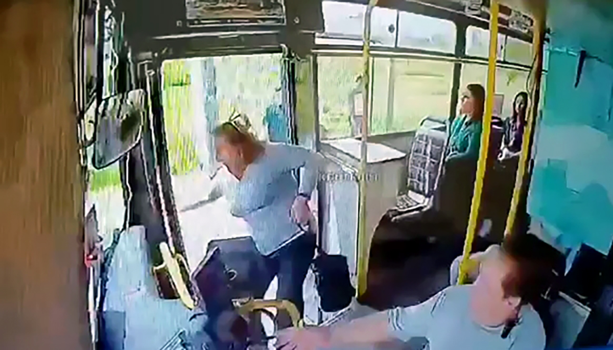 Açık otobüsten düşerek hayatını kaybeden kadın toprağa verildi: Sürücü yeniden gözaltına alındı
