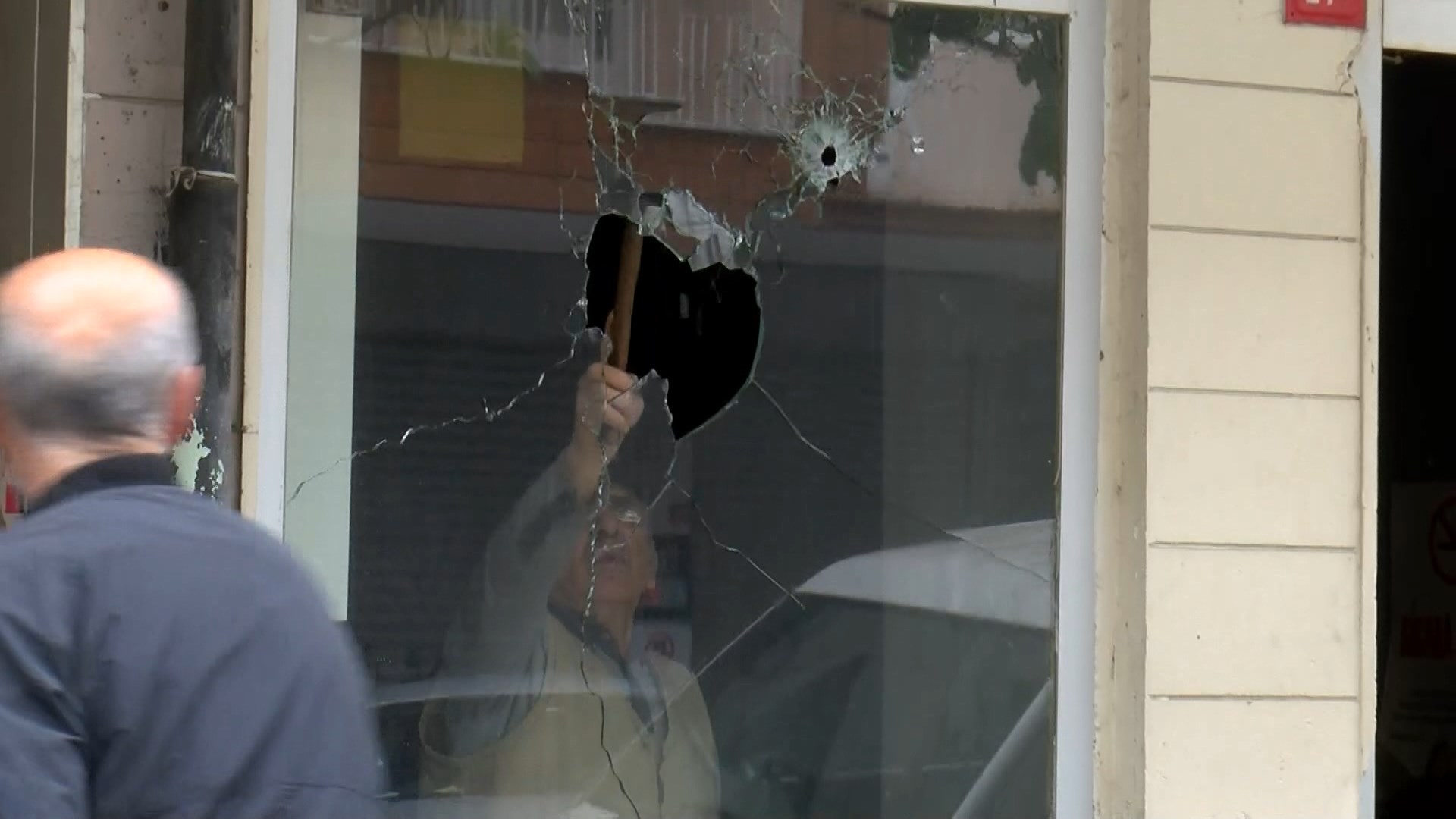 Güngören'de iki kahvehaneye uzun namlulu silahlarla saldırı düzenlendi