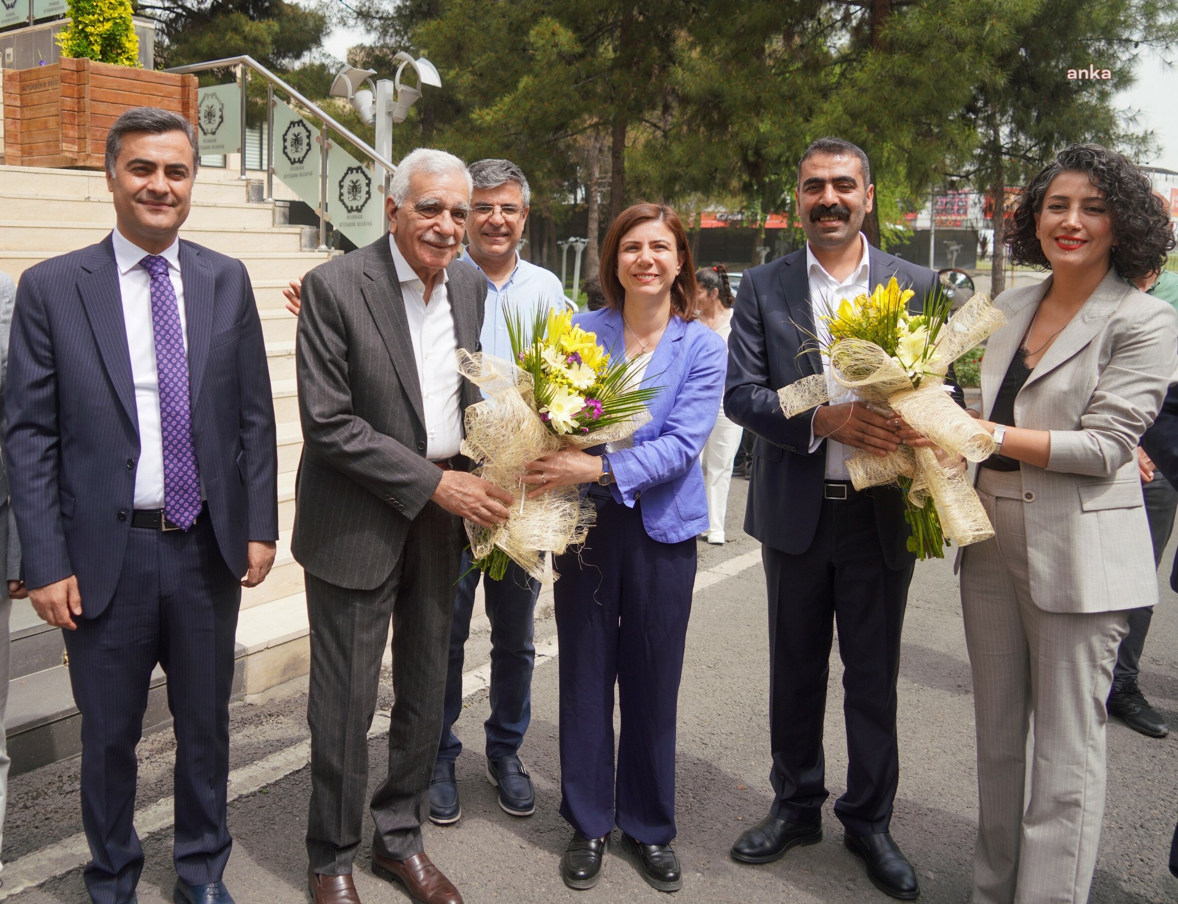 DEM Partili büyükşehir belediye başkanları Diyarbakır’da bir araya geldi