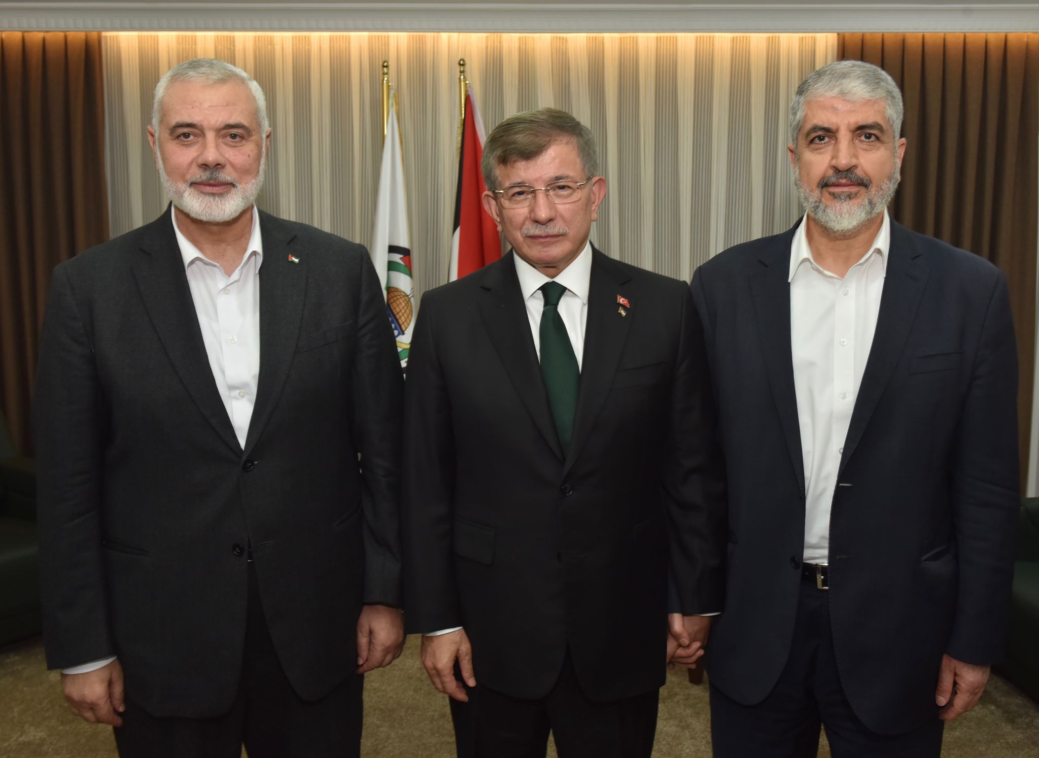 Ahmet Davutoğlu, Hamas lideri İsmail Haniye ile buluştu