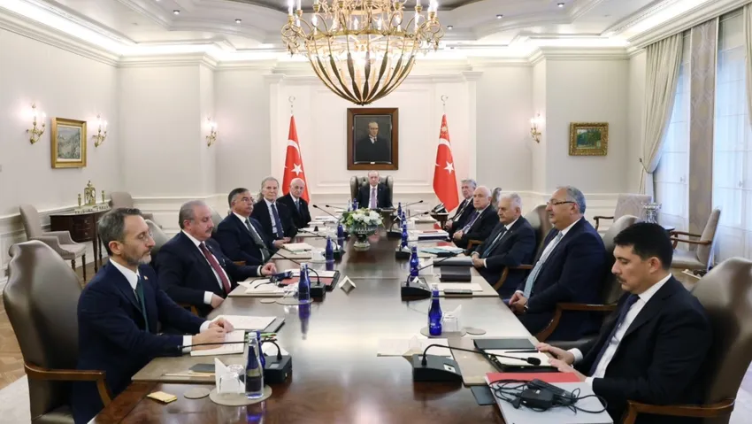 Erdoğan-Özel görüşmesi öncesi Yüksek İstişare Kurulu toplandı