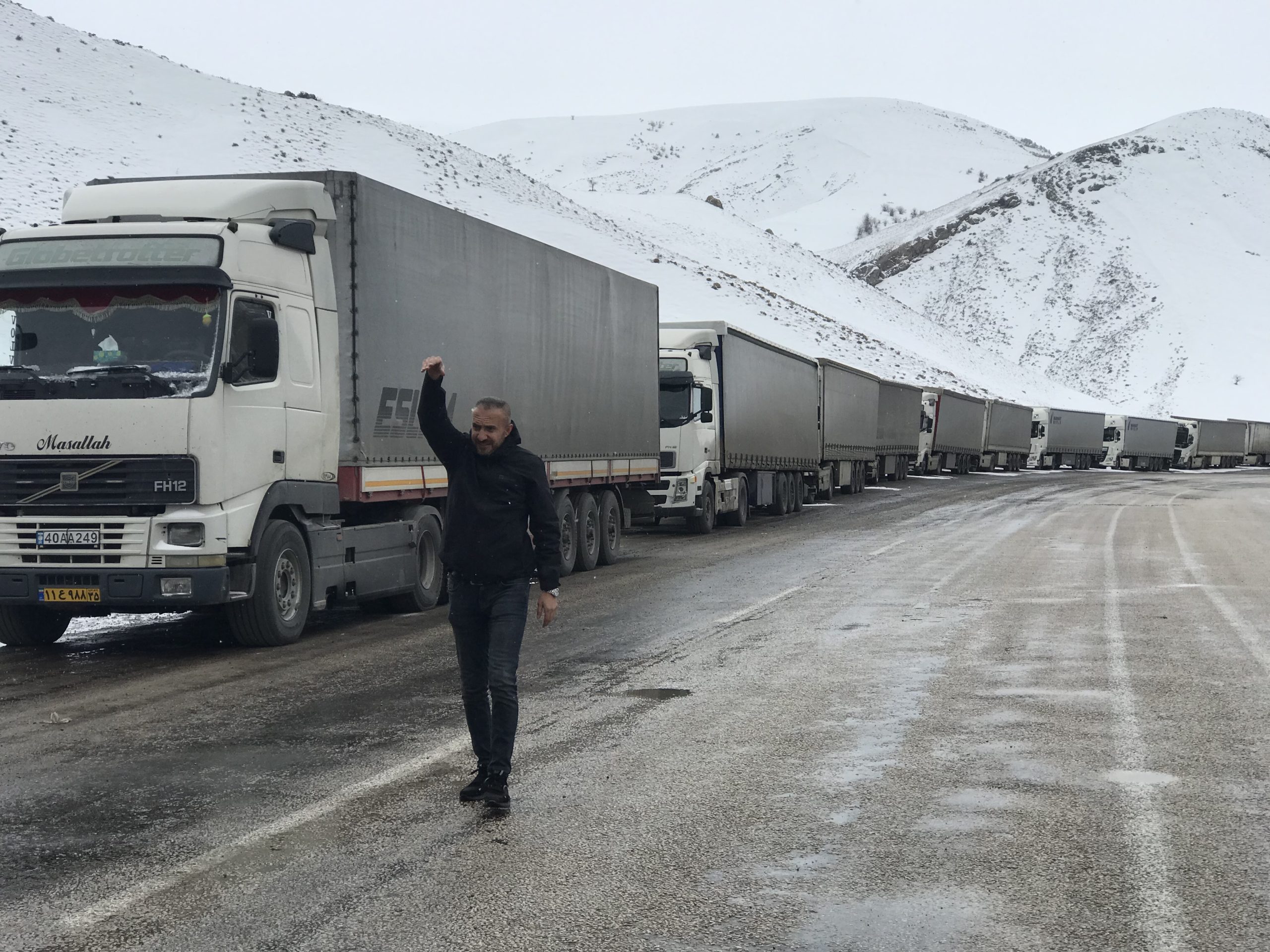 Türkiye- İran sınırında TIR kuyruğu 15 kilometreye ulaştı