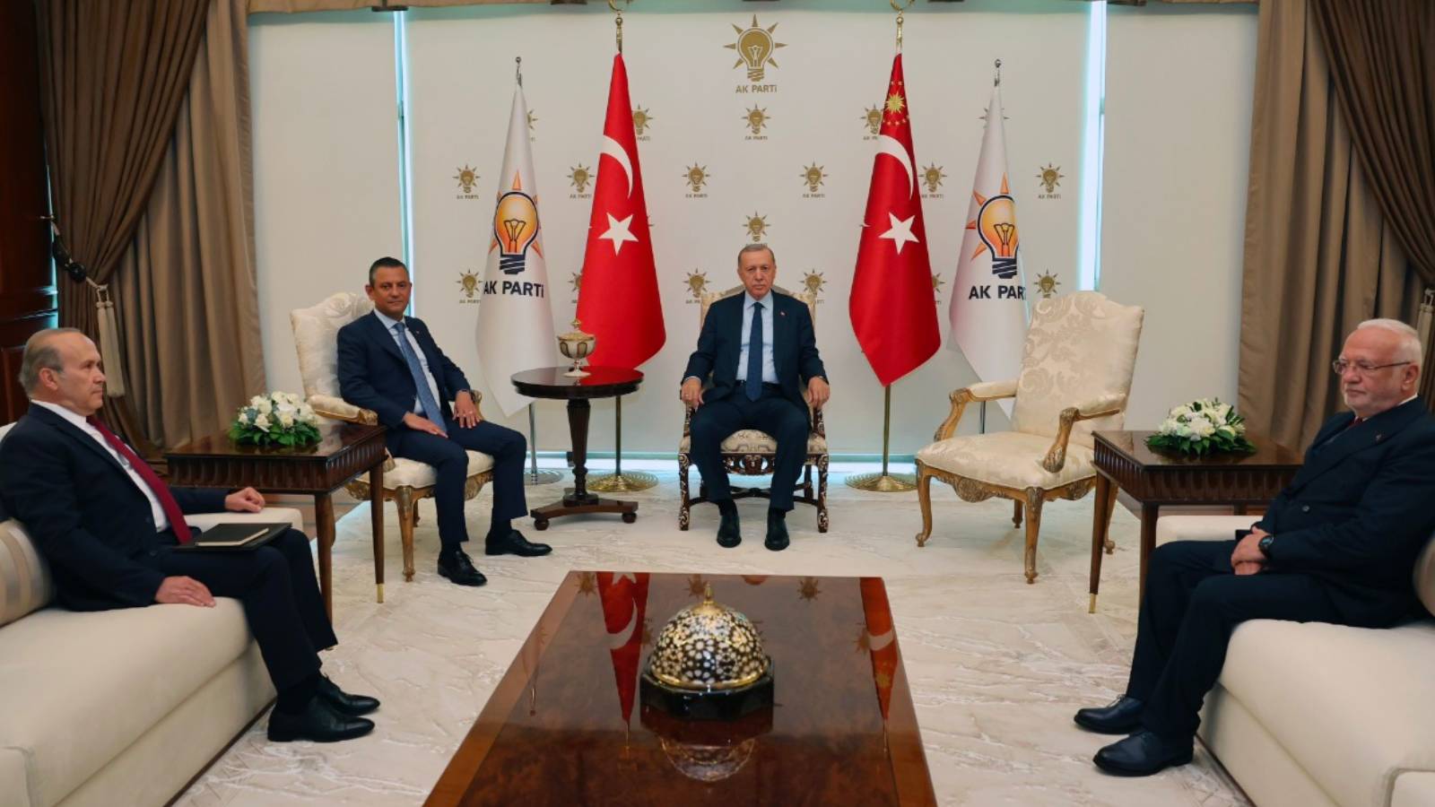 Özel'den Erdoğan'la görüşme sonrası ilk açıklama: 'İyimserim'