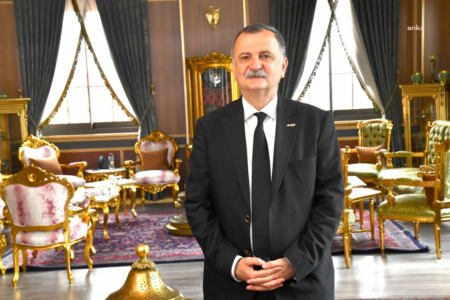 Altın varaklı makam odası yaptıran AKP’li eski başkan eşyaları istemişti: CHP’li başkandan yanıt geldi