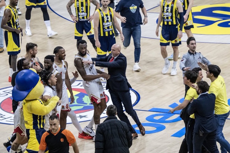 Euroleague’ten Fenerbahçe Beko’ya ceza! Kerim Rahmi Koç sahaya girmişti