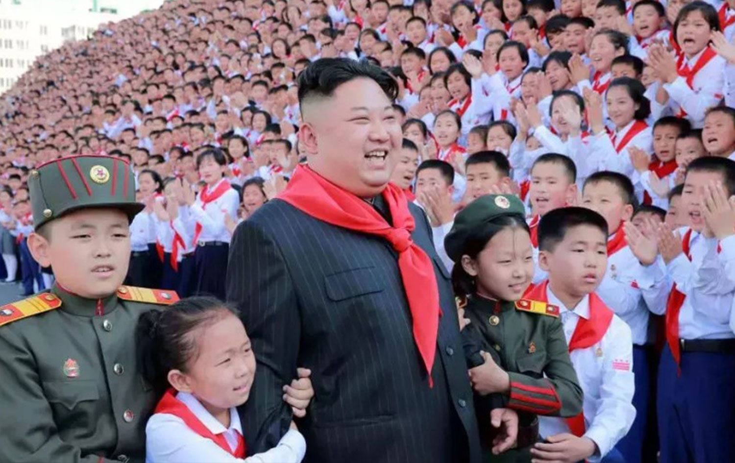 Kuzey Kore'nin “Can Baba” (Friendly Father) isimli propaganda şarkısı sosyal medyada viral oldu