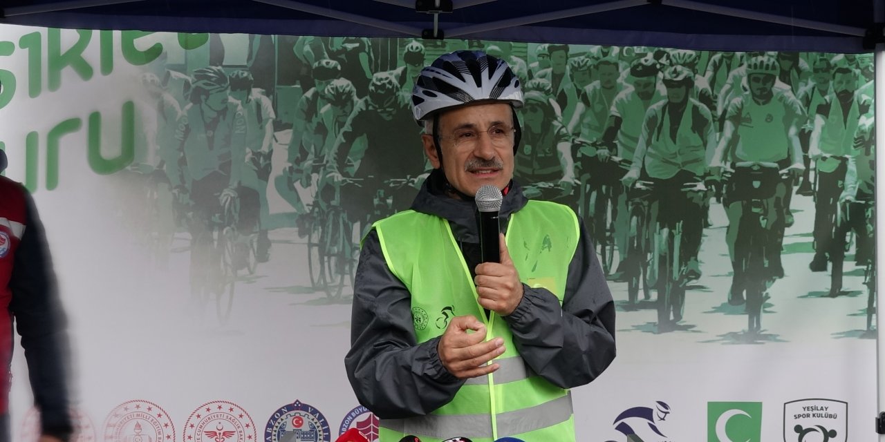 Bakan Uraloğlu, Trabzon'da 11'inci Yeşilay Bisiklet Turu'na katıldı