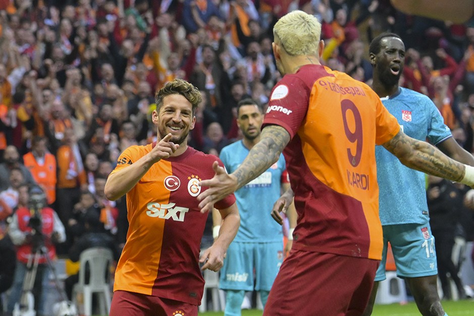Galatasaray, Fener'in rekorunu kırdı; şampiyonluk ateşini yaktı
