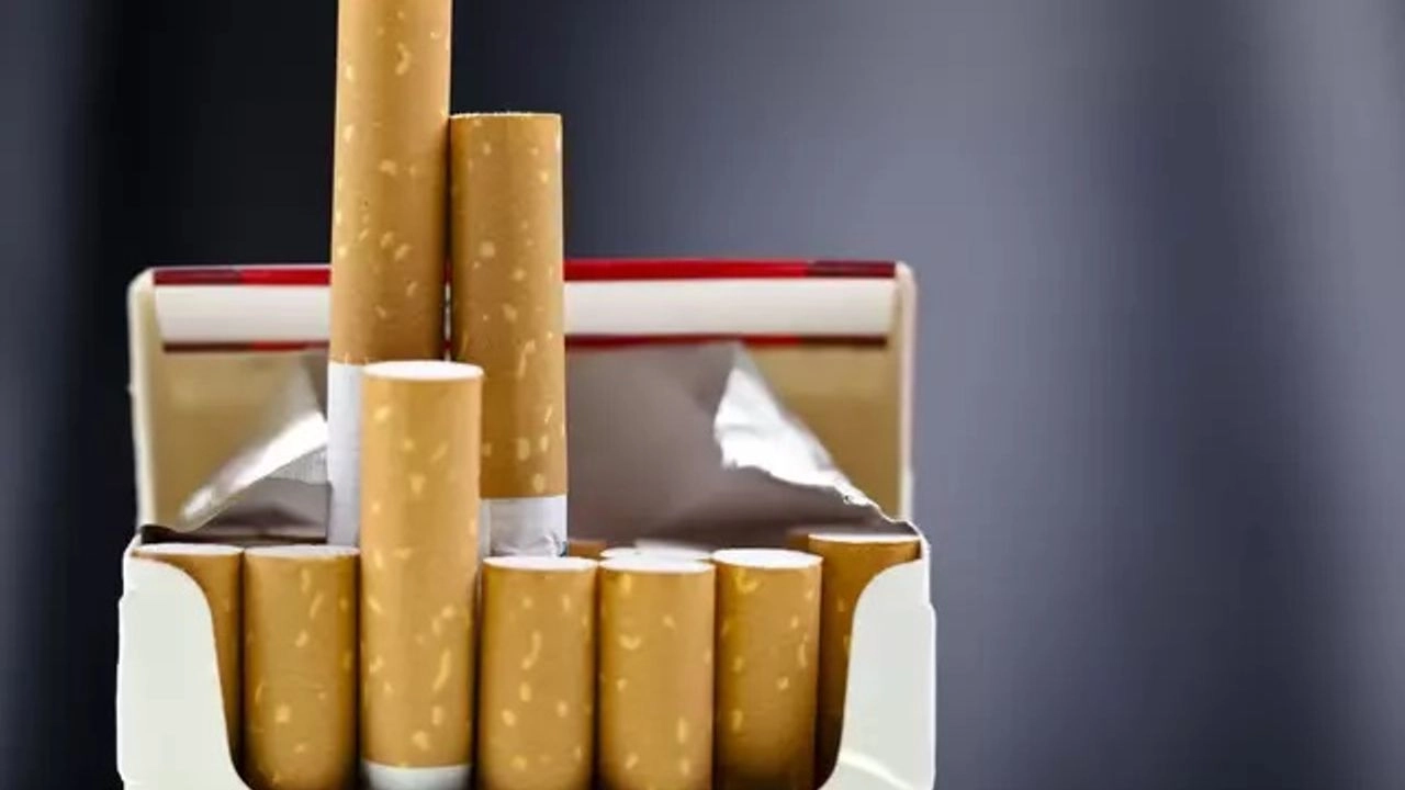 Sigara tiryakilerine üst üste kötü haber: Bir zam daha geldi