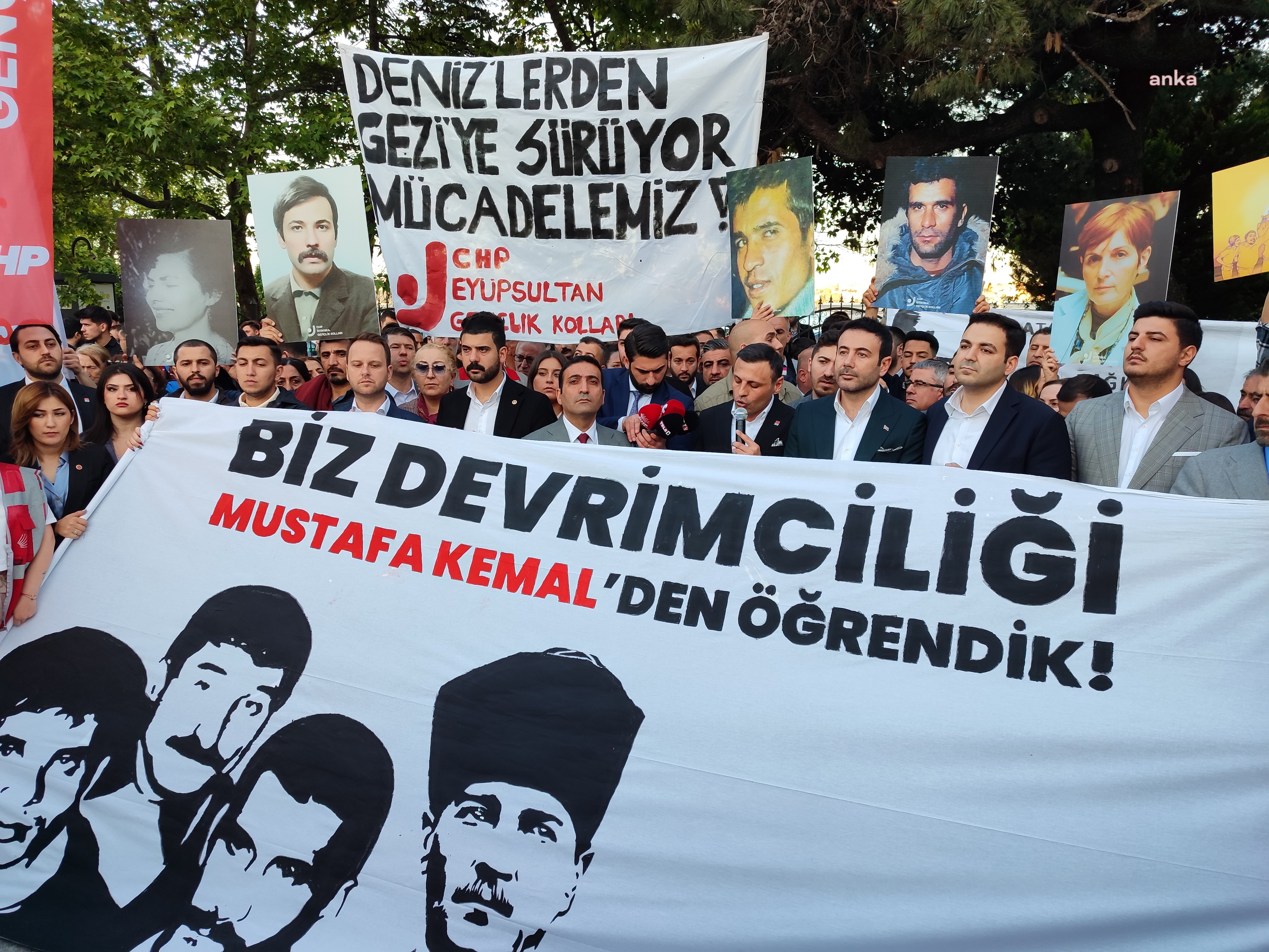 CHP'den 6 Mayıs anması: 'Üç Fidan' İçin Dolmabahçe'ye yürüdüler