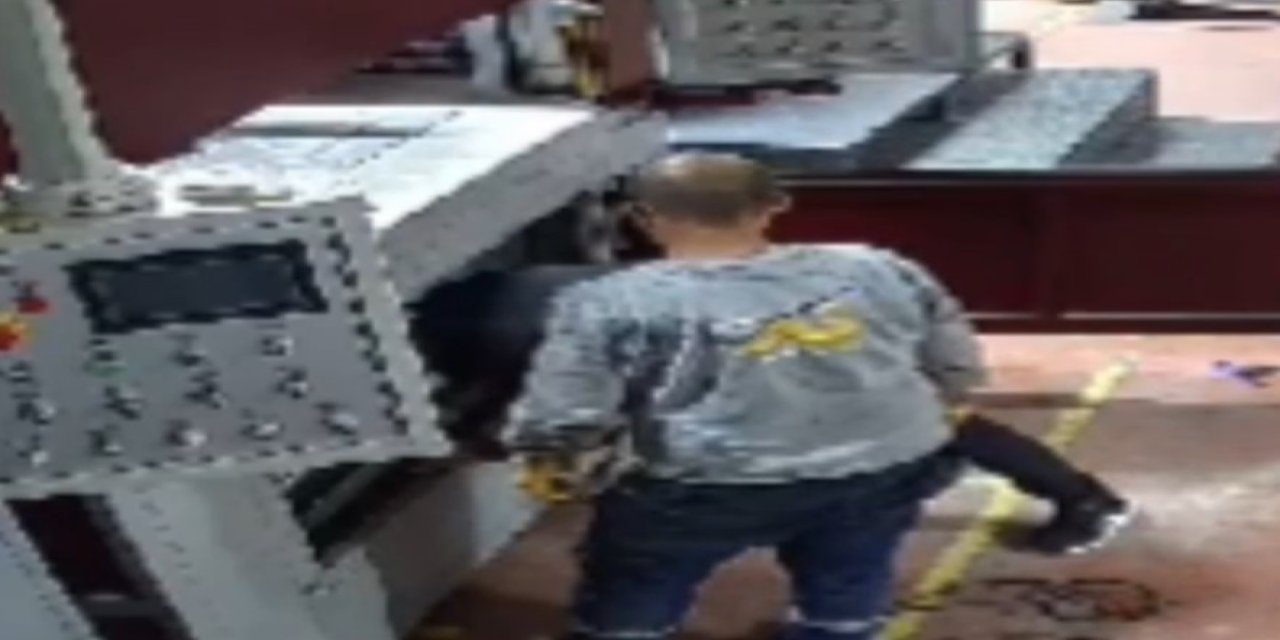 Fabrika sahibinin pres makinesine sıkışıp öldüğü kaza kamerada