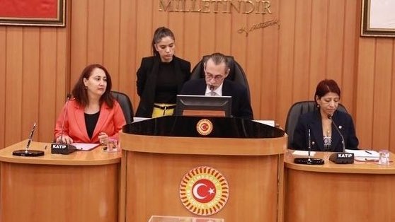 Erdal Beşikçioğlu açıkladı: Belediyeye İngilizce bilmeyen rehber alınıp, kursa yollanmış