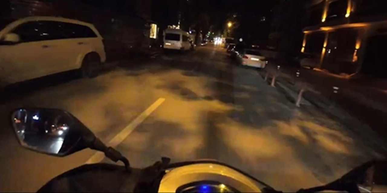 Sosyal medyada takipçi uğruna motosikletini yayaların üzerine sürerek dalga geçti