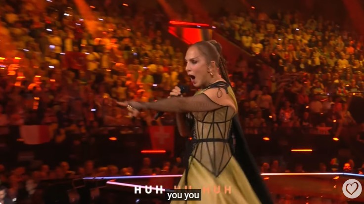 Sertab Erener, 21 yıl sonra yine Eurovision'da! "Everyway That I Can" ile sahnelerin tozunu yuttu