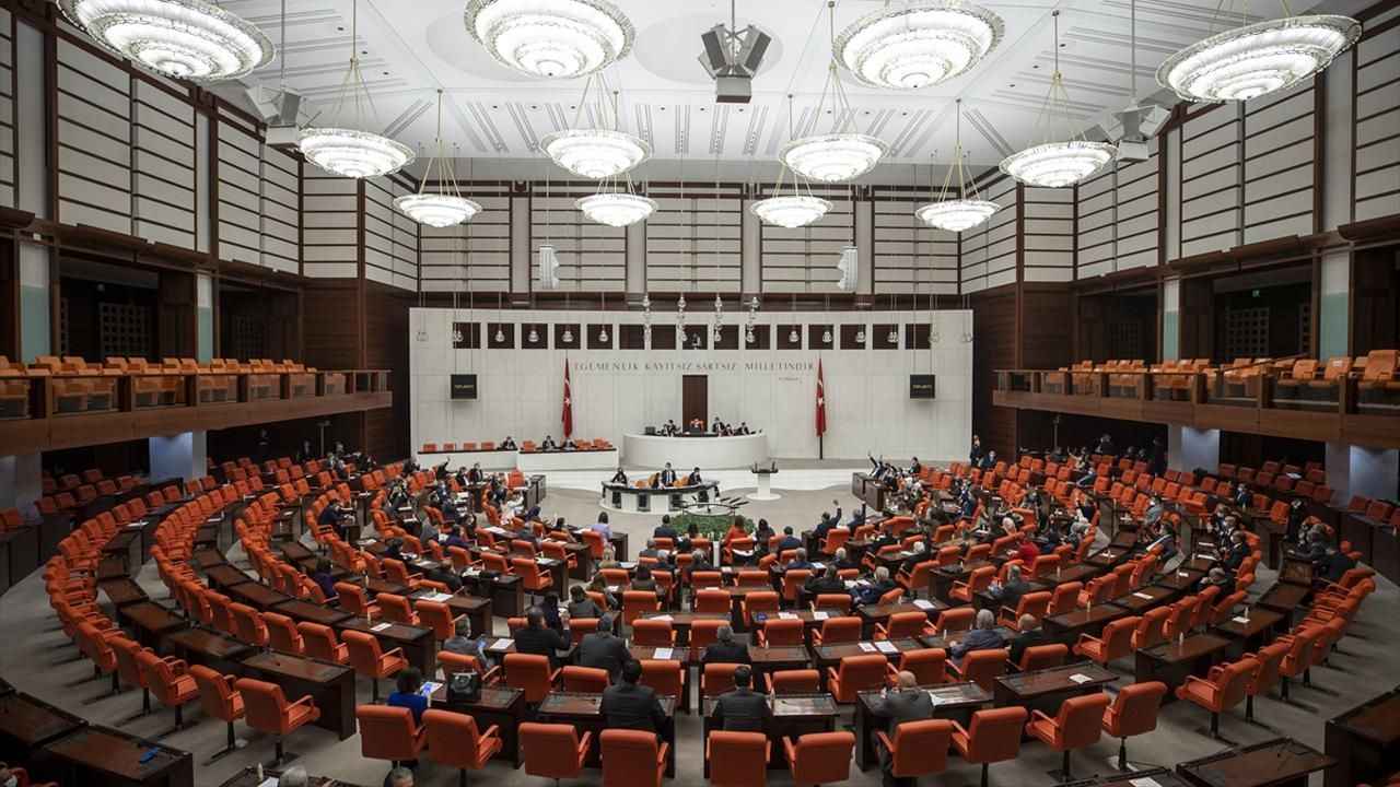 Meclis’te AKP’nin 260 milletvekili bulunuyor: Dünkü oturuma sadece 7 vekil katıldı