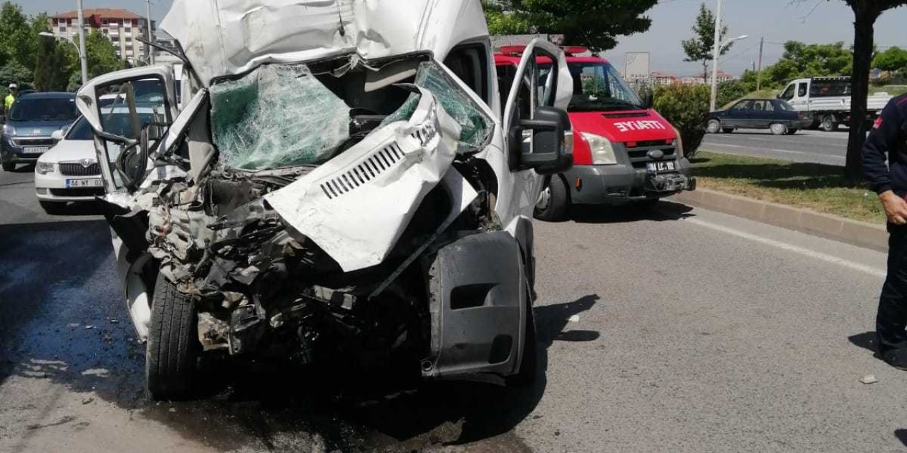 Malatya'da zincirleme kazada 3 kişi yaralandı