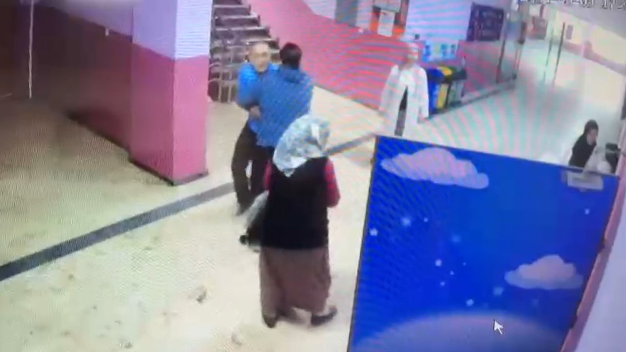 Eğitimde şiddet bitmiyor! Kızı eve gelmeyince okul müdürünün odasını bastı