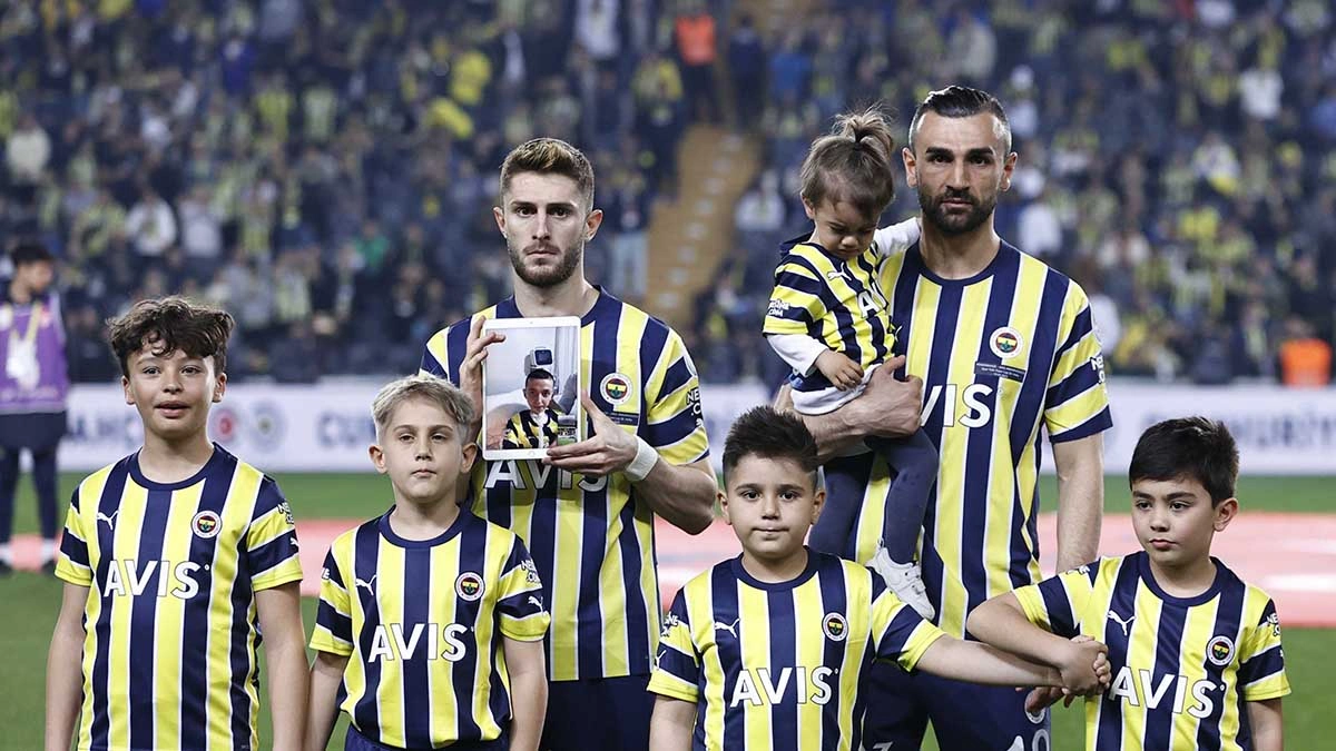 Fenerbahçe'ye seremoniye çıkan çocuk sayısından dolayı ceza geldi