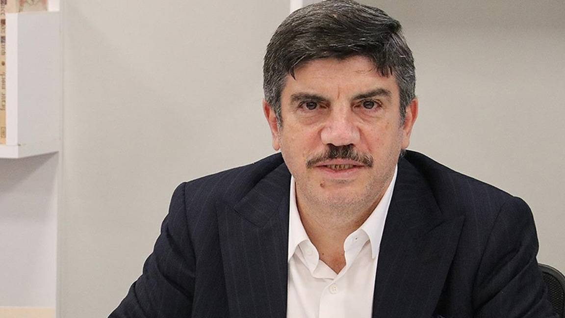 Yeni Şafak yazarı Yasin Aktay'dan AKP'lilere eleştiri: Görevi devralınca, dünyalık kapmış gibi davranıyorlar