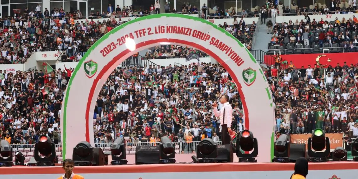 Amedspor'un şampiyonluk kutlamasında Demirtaş'a teşekkür mesajı