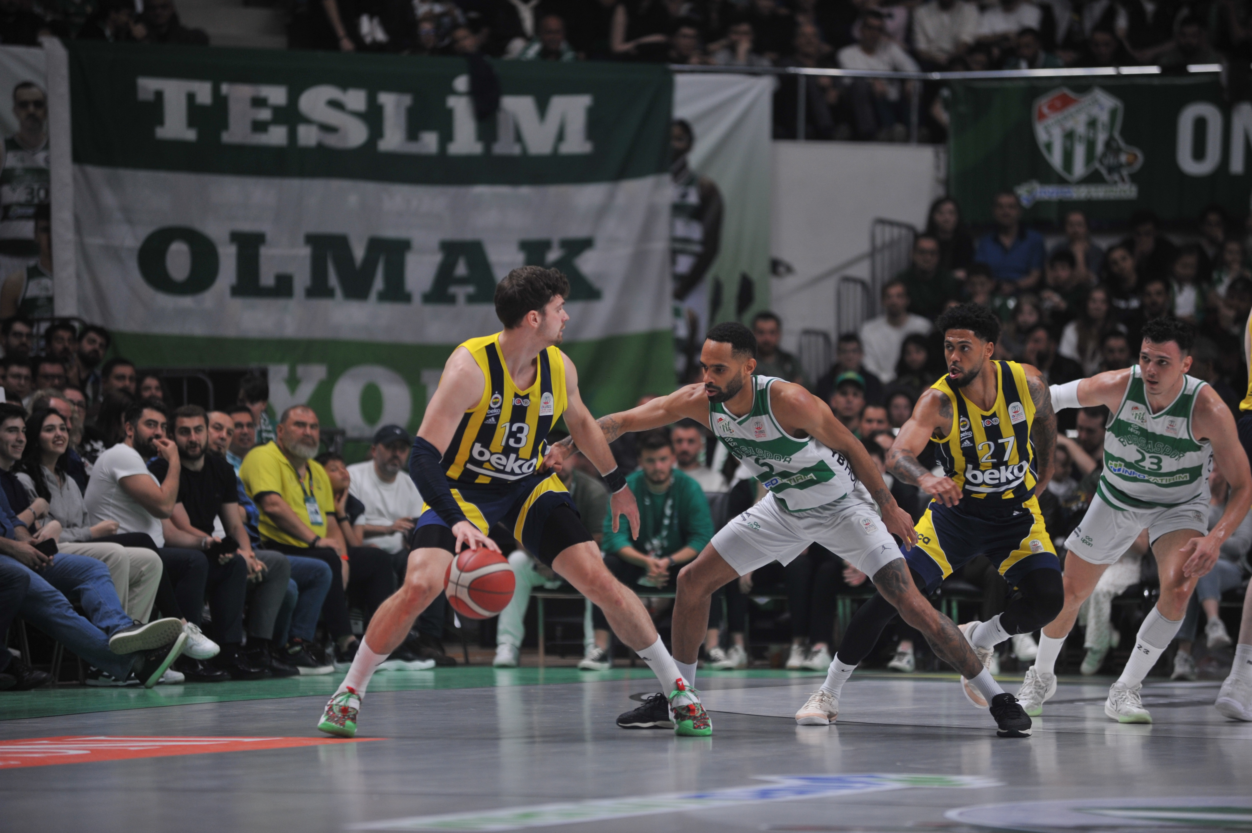 Fenerbahçe, Bursaspor'un play-off hayalini bitirdi