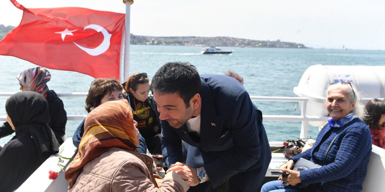 Beşiktaş Belediyesi'nden annelere Boğaz turu