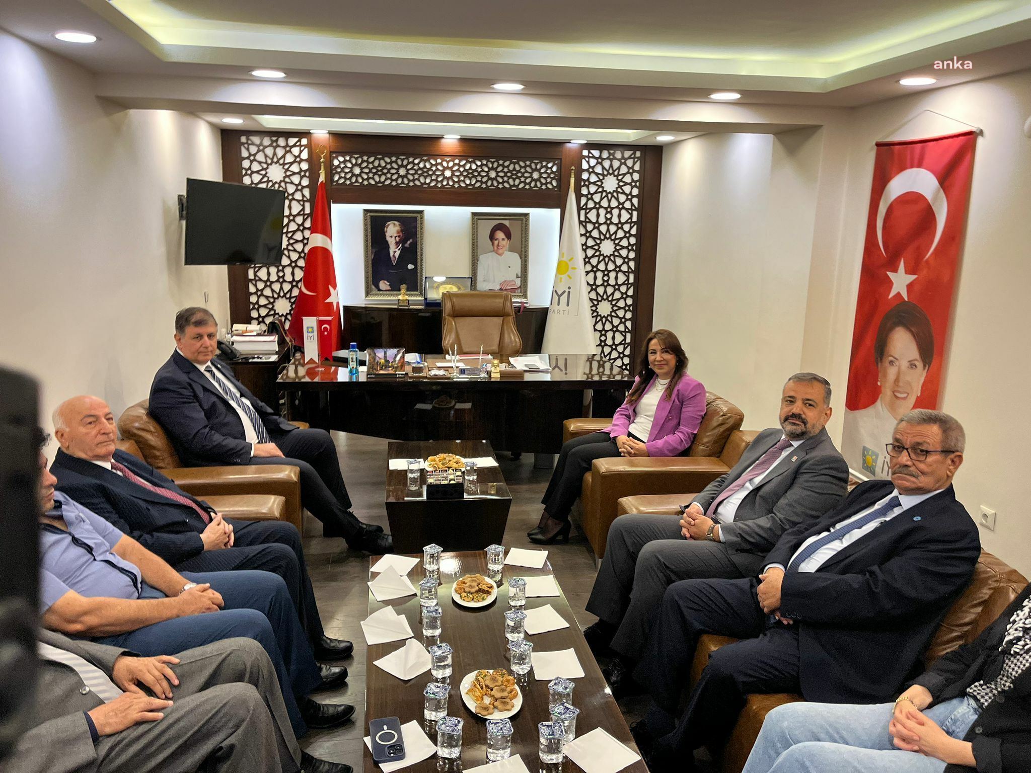İzmir Büyükşehir Belediye Başkanı Cemil Tugay’dan İYİ Parti’ye ziyaret