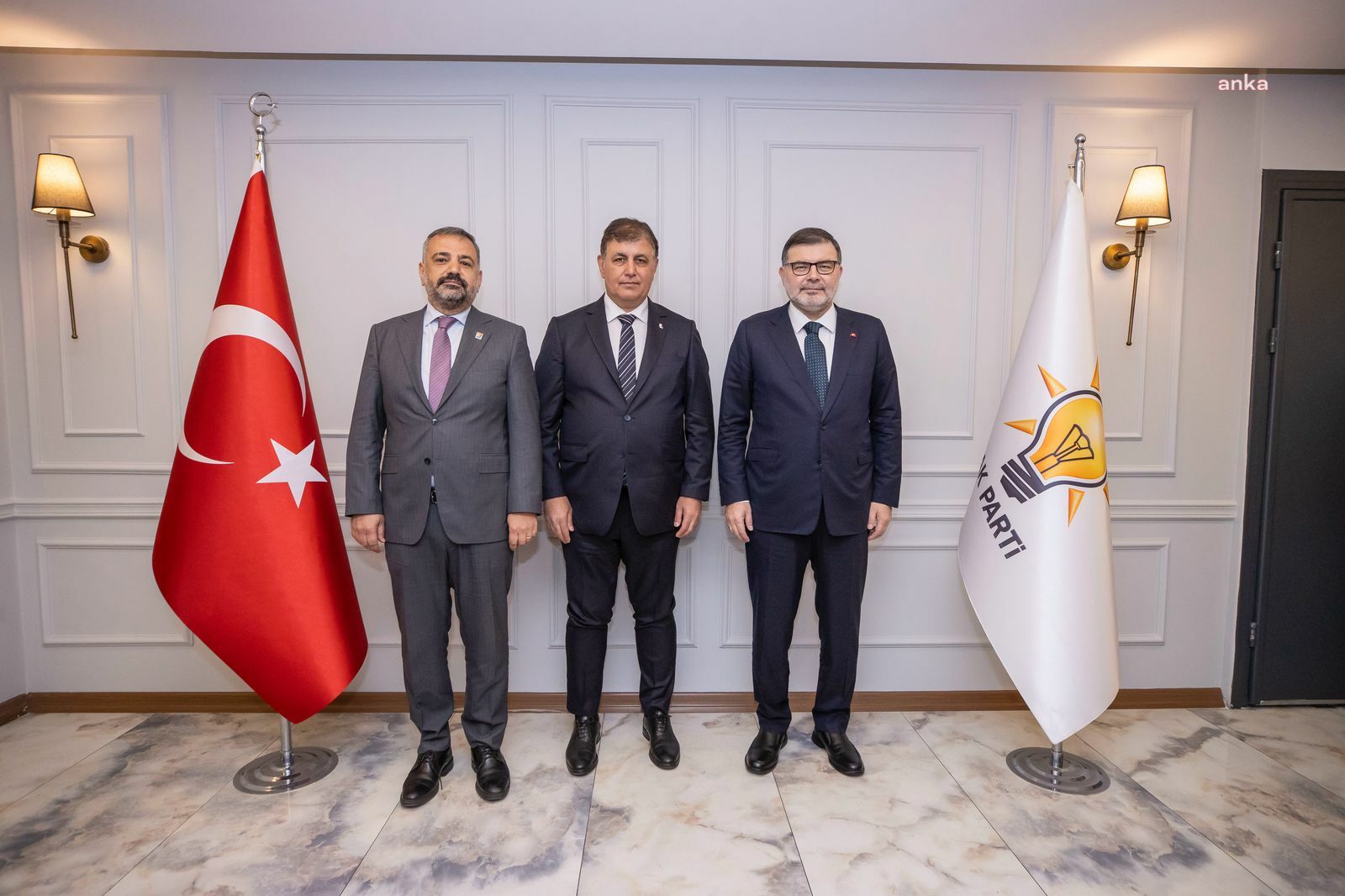 İzmir Büyükşehir Belediye Başkanı’ndan AKP il binasına ziyaret: İş birliği mesajı verildi