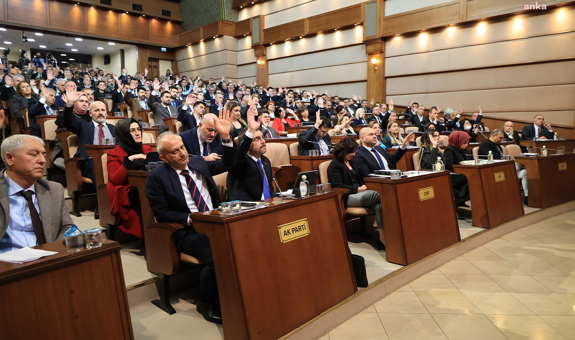 İBB Meclisi'nde AKP ve CHP'liler arasında Deniz Gezmiş tartışması: 'Önce sizin helalleşmeniz lazım'