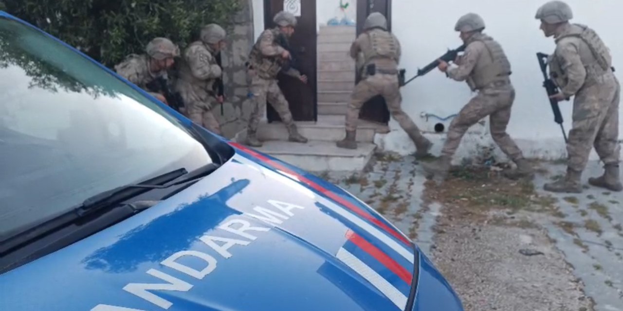 Hacker ve çevrimiçi oyun dolandırıcılığı operasyonunda 11 kişi gözaltına alındı