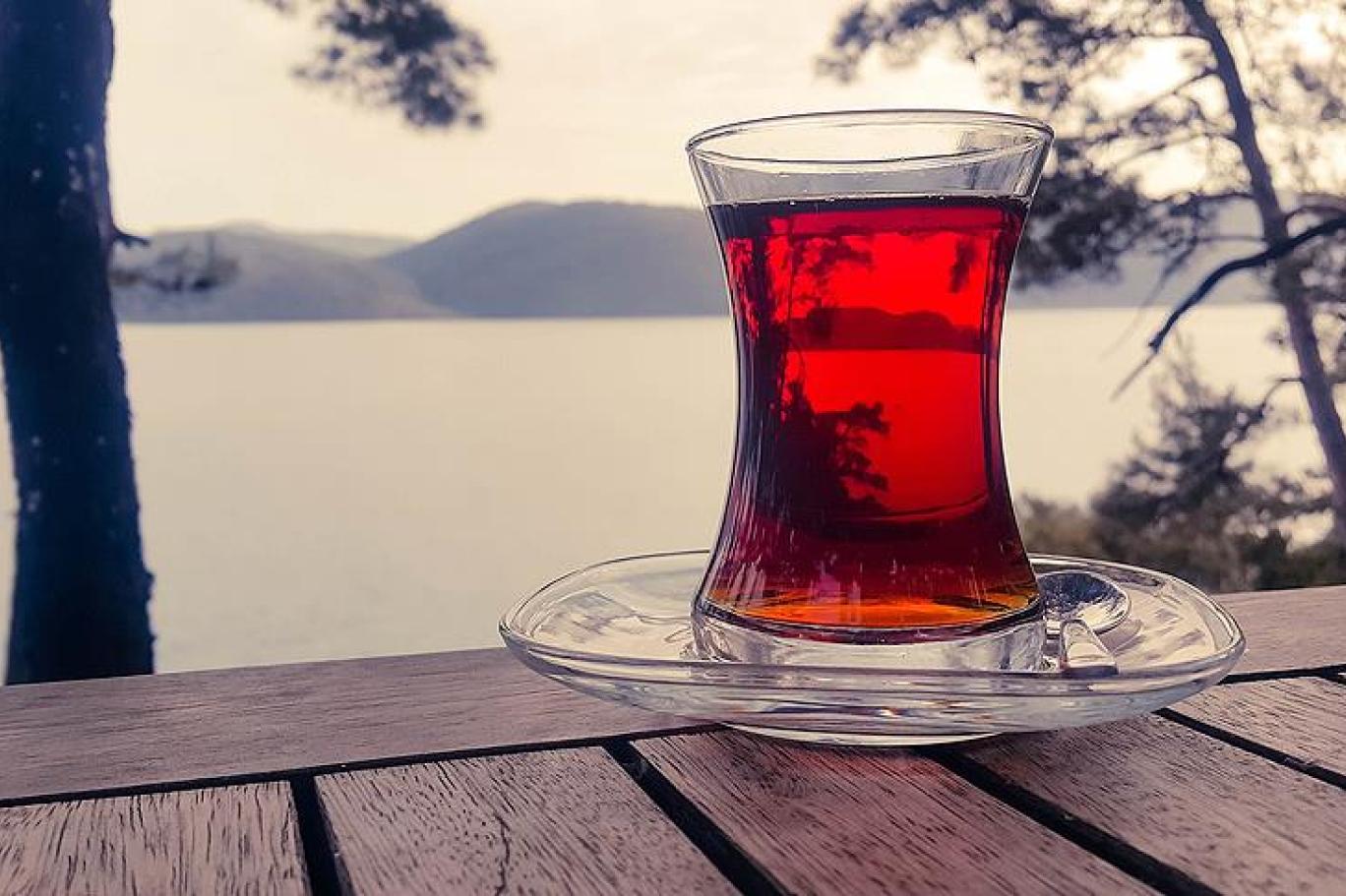 Gürer'den çay fiyatlarına tepki: Bir bardak çay kafede 38 lira. Yaş çayın kilosu 17 lira. Üreticiye yazık değil mi?