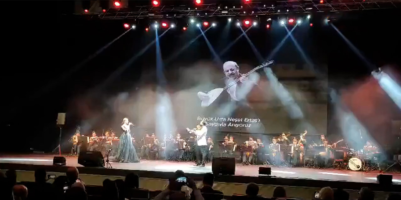 Kızıl Ordu Korosu, Neşet Ertaş'ın "Yazımı Kışa Çevirdin" türküsünü yorumladı