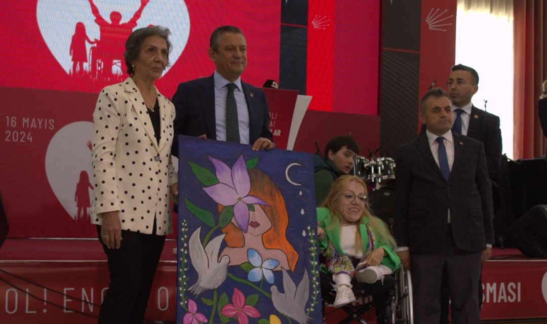 CHP Genel Başkanı Özel, Engelsiz Yarınlar Buluşması'na katıldı: Normalleşmenin ilk adımı
