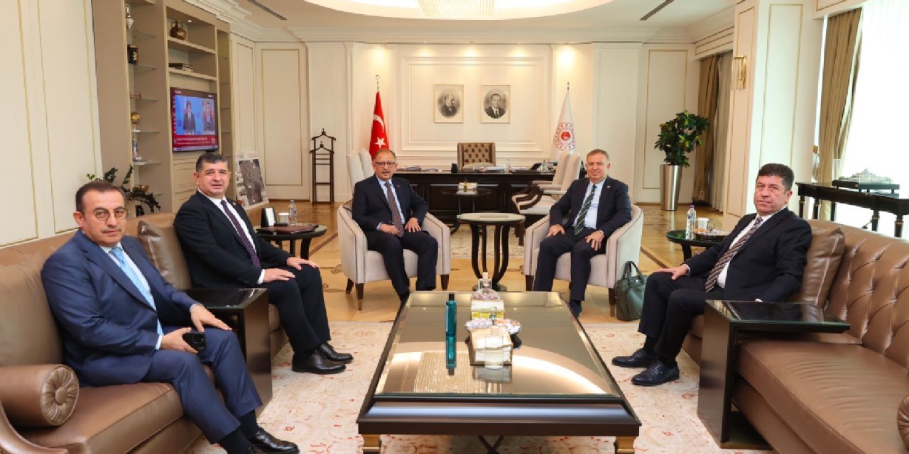 CHP Genel Başkan Yardımcısı Zeybek ile Bakan Özhaseki görüştü: Belediye borçları tartışıldı