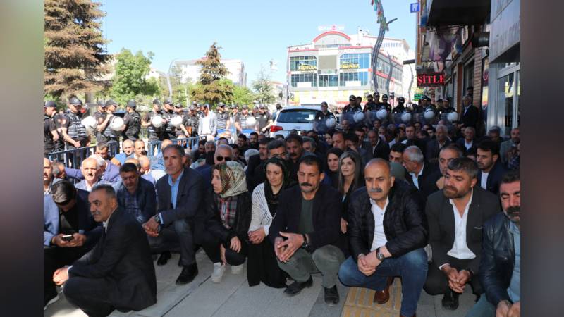 Van’da Kobane cezalarına tepki: Türkiye hukuk tarihinde kara bir gün olmuştur