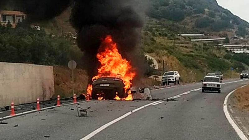 Antalya'daki kazada iki turist yanarak can verdi