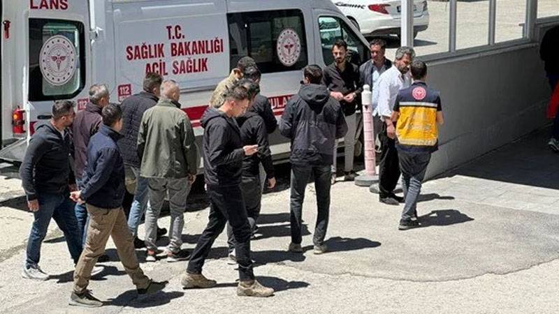 Van'da askeri araç devrildi: 11 asker yaralandı
