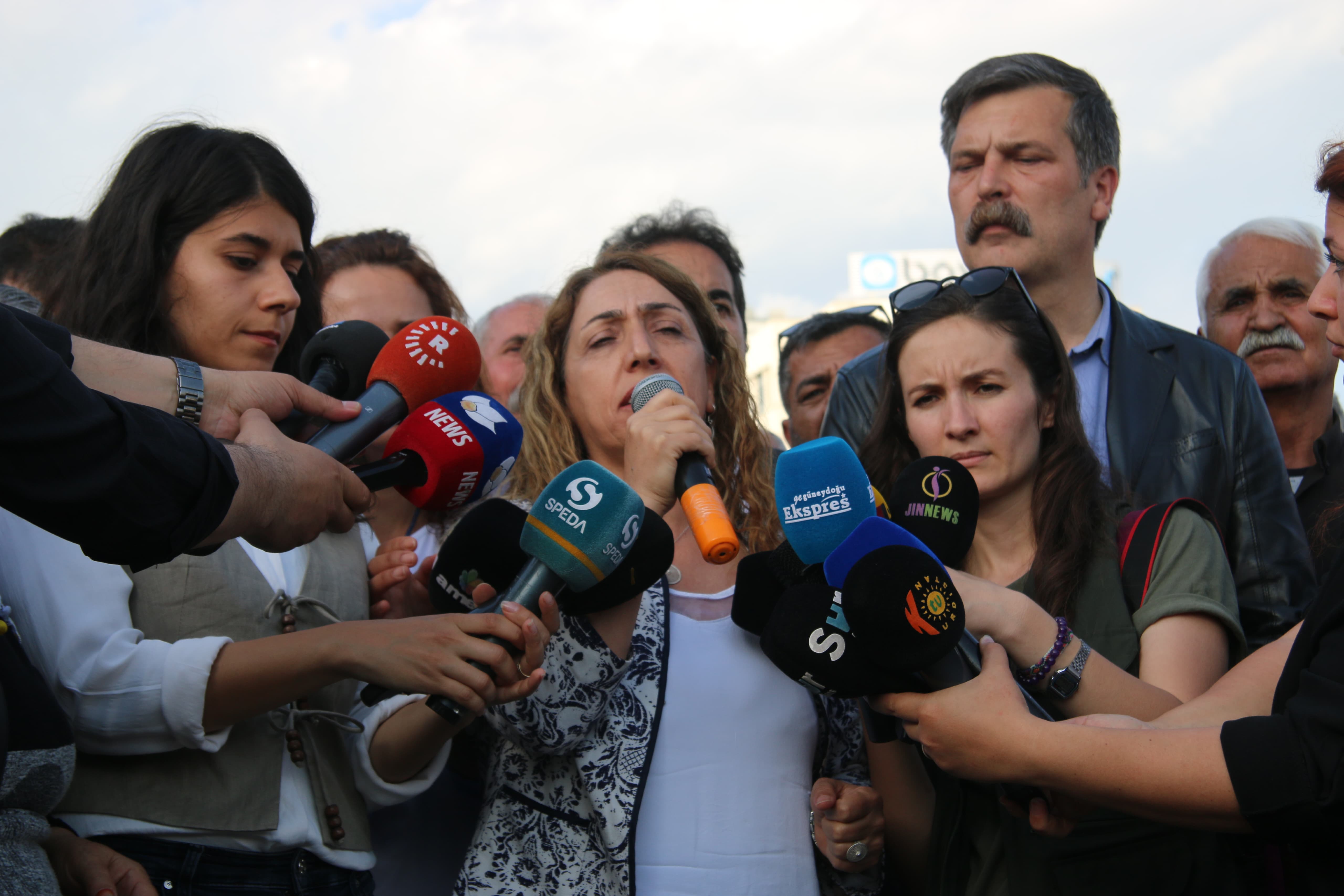 Kobani davası kararları Diyarbakır'da protesto edildi