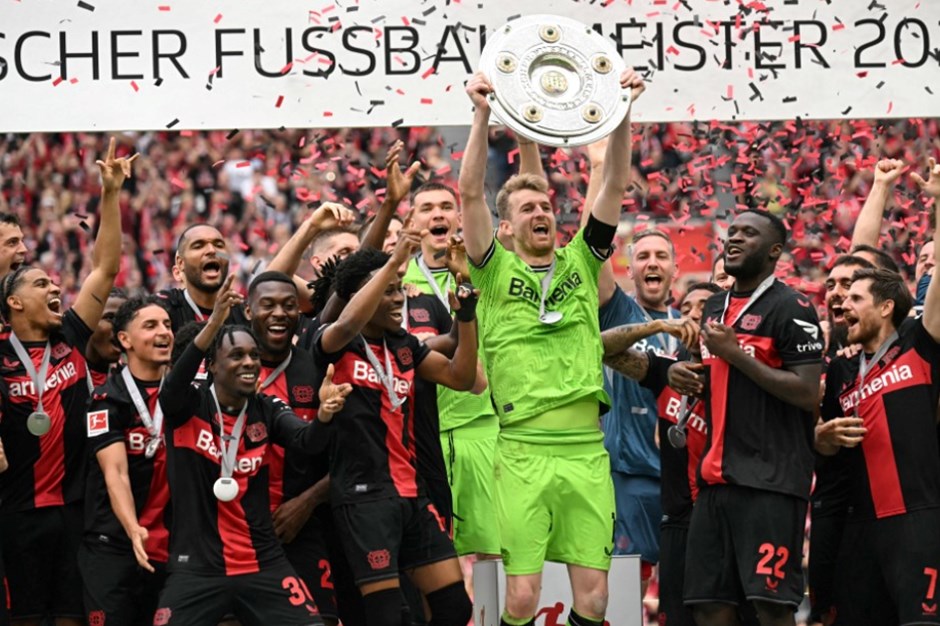 Bayer Leverkusen'i şampiyonluk kesmedi; sezonu namağlup bitirdi