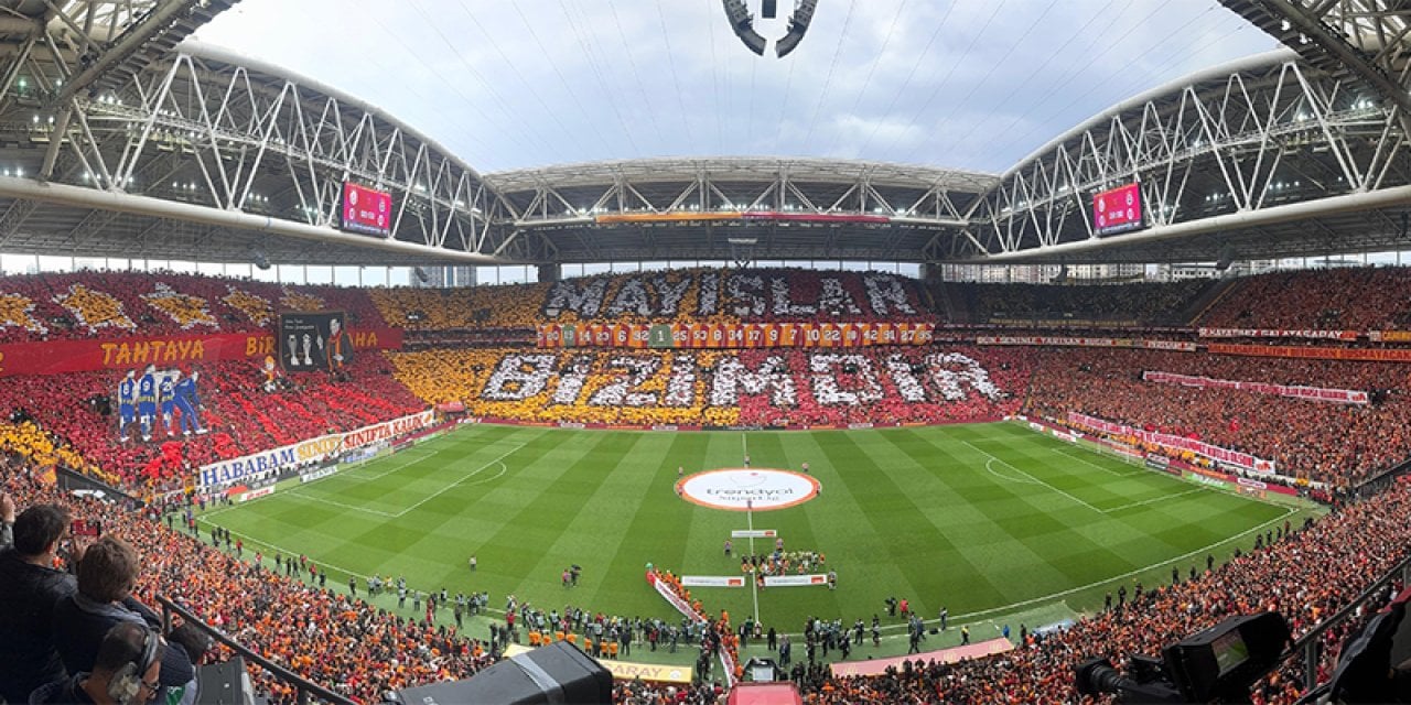 Galatasaraylı taraftardan derbi kareografisi