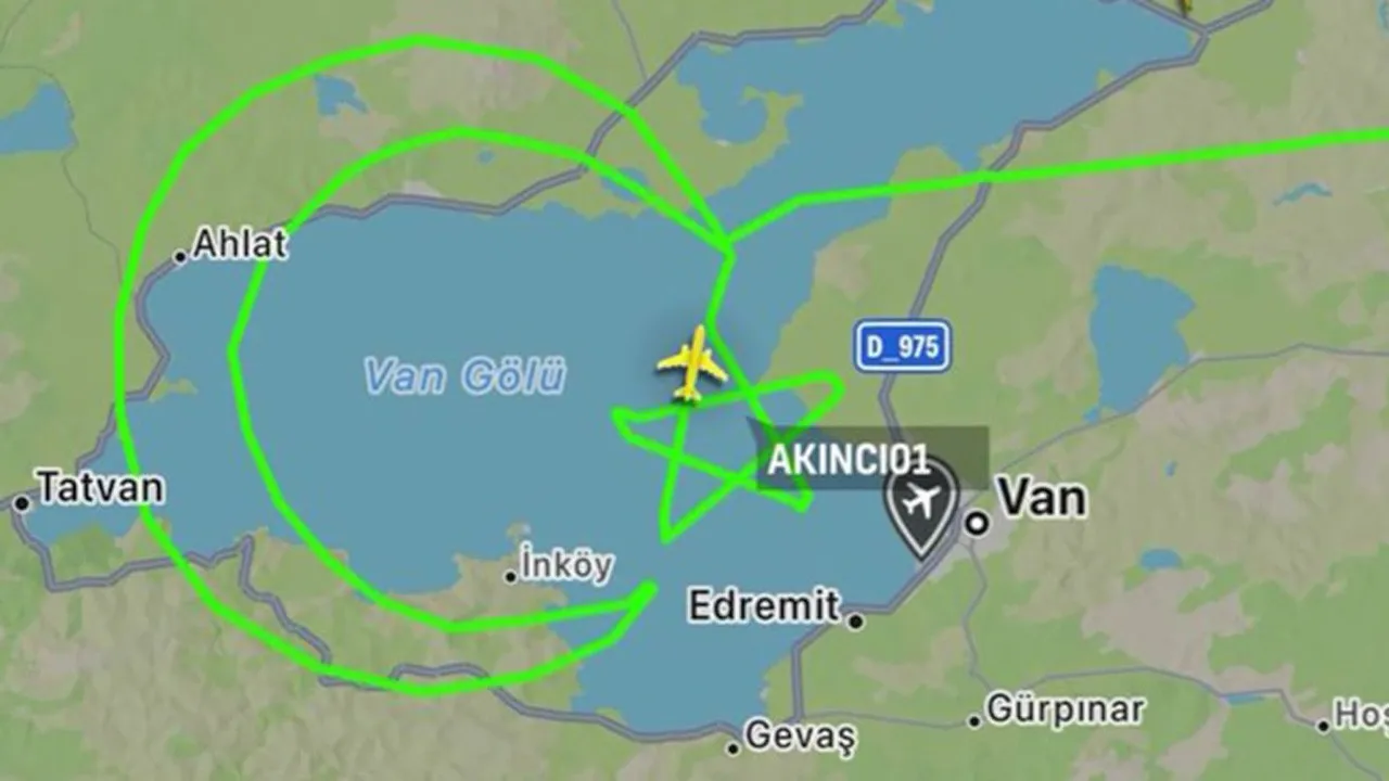 Akıncı İHA, İran dönüşü gökyüzünde ay yıldız çizdi