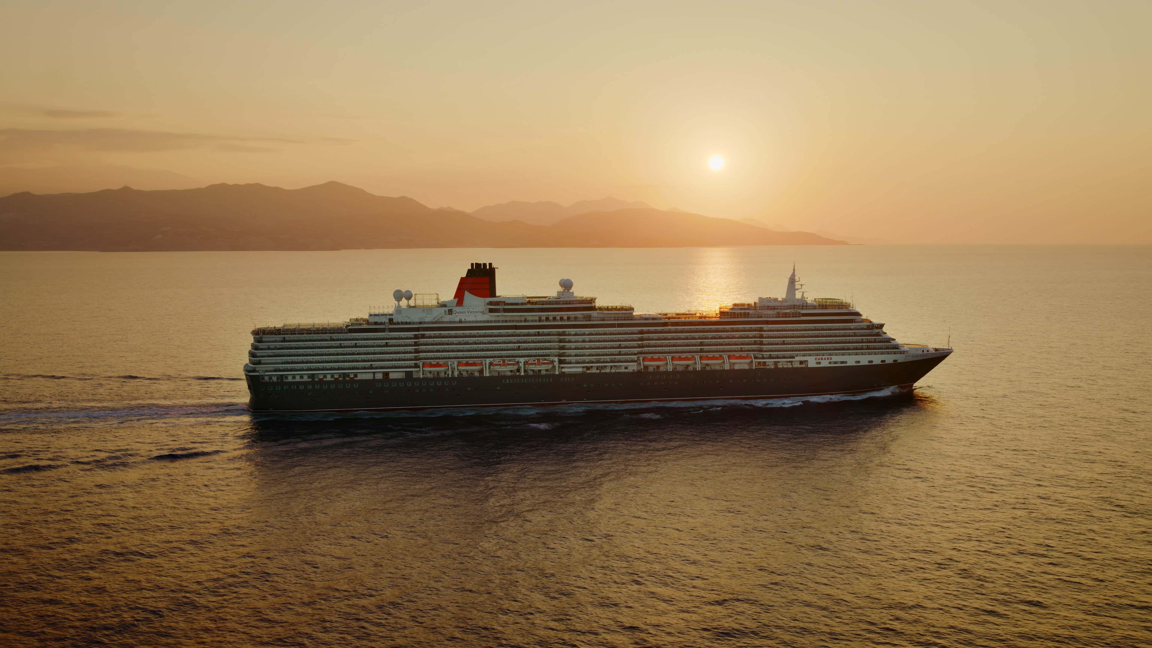 Kraliçelerin gemisi Queen Victoria Türkiye’de: Kara turlarından daha pahalı değil