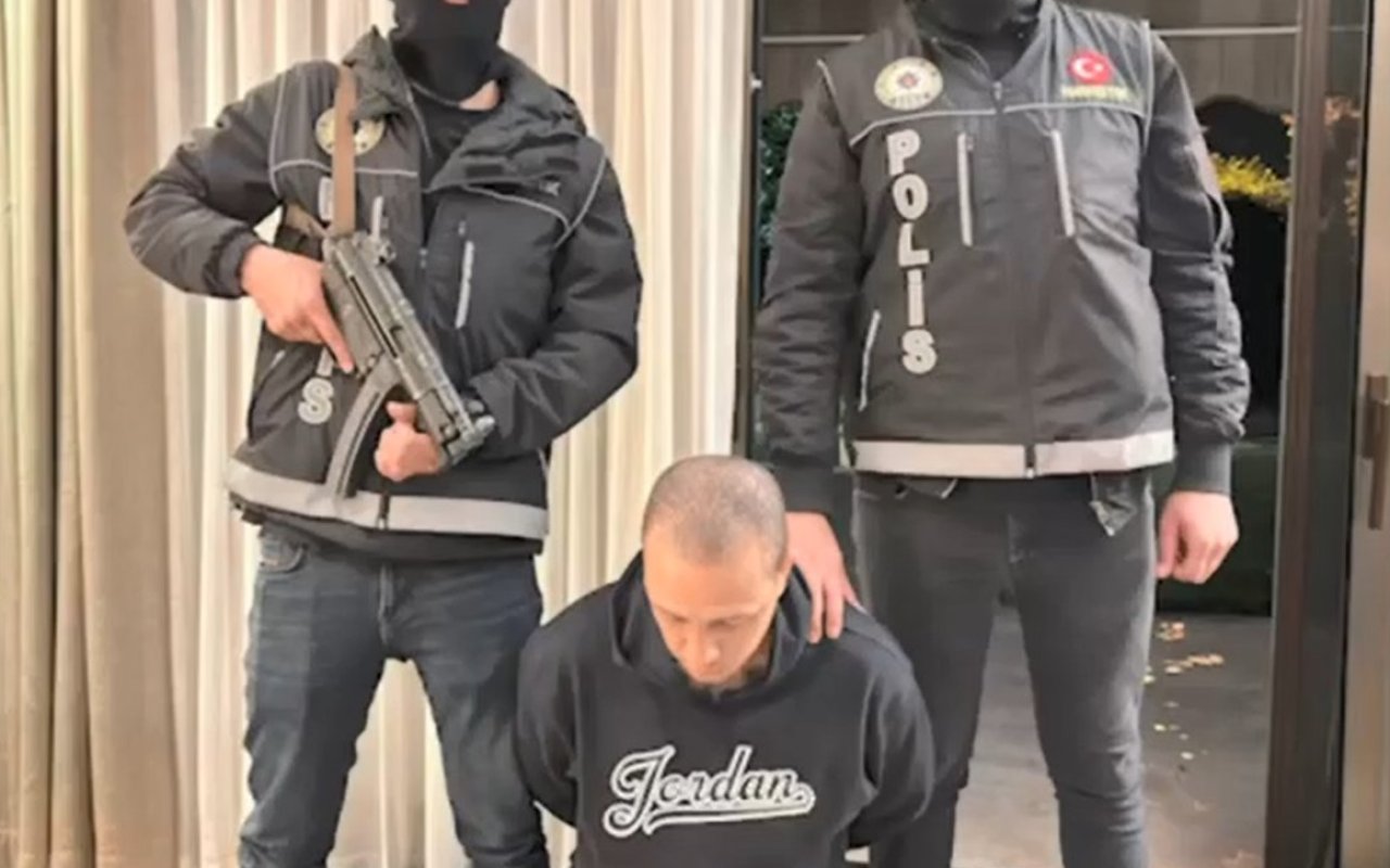 Kırmızı bültenle aranan 2 uyuşturucu baronu İstanbul'da yakalandı