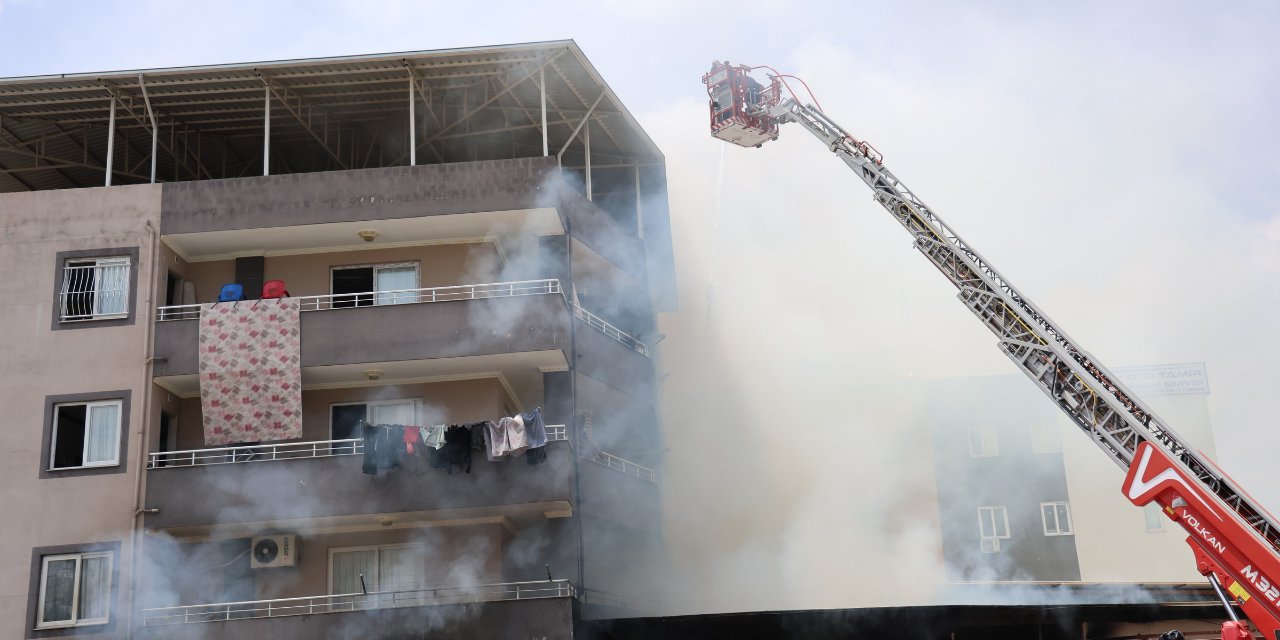 Mobilya mağazasının deposunda yangın çıktı