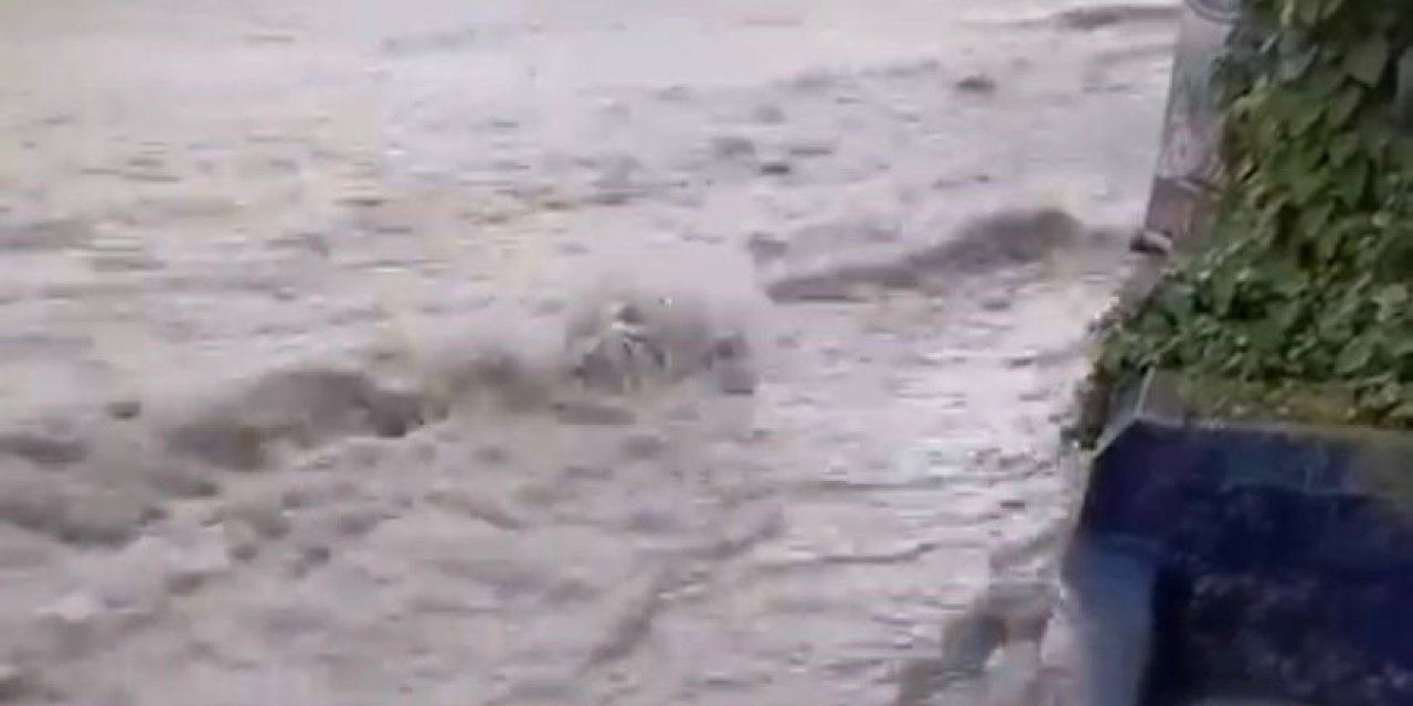 Ankara'da kuvvetli sağanak sele dönüştü