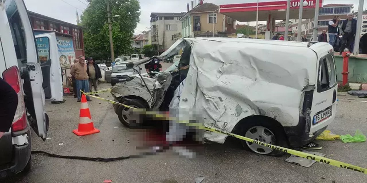 Diyarbakır'da otomobille minibüs çarpıştı; minibüs şarampole yuvarlandı